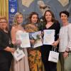 Bei der Freisprechungsfeier der Friseure (von links)  Bürgermeister Adolf Bauer, Andrea Schuhmann (Prüfungsvorsitzende), Birgit Hartbauer (Obermeisterin), Leony Röhm (bestes Berichtsheft), Madeleine Gossmann (Prüfungsbeste), Anna-Lena Erbel (Prüfungszweite), Nicole Hofmann (Lehrlingswart) und Walter Heußlein (Präsident der Handwerkskammer Unterfranken). Foto: Claudia Dreier