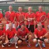 (schd)   Neu gestartet in der Altersklasse Herren 50 erspielten sich die Tennis-Herren des TSV Grafenrheinfeld ungeschlagen den Meistertitel in der Bezirksklasse 2. In fünf Begegnungen erzielten sie 37:8 Matchpunkte, gewannen 77:23 Sätze und schlagen somit in der nächsten Sommer-Saison in der nächsthöheren Bezirksklasse 1 auf. Hinten von links: Ralf Drescher, Oliver Walter, Martin Schneider, Jürgen Wenzky, Bernd Alberth und Felix Schickhaus; vorne: Herbert Neufeld, Manfred Scholl, Michael Fleck und Alfred Rivinius. Es fehlen Winfried Bonengel und Trainer Dietmar Wagner.