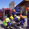 Die Rettung einer verletzten Person nach einem Verkehrsunfall simulierten die Jugendgruppen der Freiwilligen Feuerwehr Bergtheim und des Technischen Hilfswerks der Ortsgruppe Würzburg bei einer gemeinsamen Übung auf dem Bauhof in Bergtheim. Foto: Irene Konrad