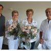 Dr. Keivan Pishgah (rechts) und sein Sohn Dr. Pascal Pishgah (links) dankten ihren beiden zahnmedizinischen Fachangestellten Petra Klühspieß (Zweite von links) und Barbara Bulla zu ihrem Dienstjubiläum.
