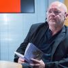 Roman Rausch alias Jo Kilian las bei der Eröffnung des 2. Literaturfestivals Haßfurt in der Sparkassengalerie in Haßfurt einen Auszug aus seinem Roman „Tiepolos Geheimnis“.