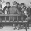„Bauerntisch“ lautet der Titel der Zeichnung des Malers, Radierers, Grafikers und Glasmalers Rudolf Schiestl, der zu Beginn des 20. Jahrhunderts im fränkisch-bayerischen Raum tätig war. Mit einigen seiner Werke ist das jetzt erschienene Büchlein „Gschichtli un Spaßli“ illustriert. Repro: Willi Paulus