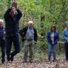 Den Fitnessparcours am Trekkingplatz „Steinknuck“ probierten die Bürgermeister Stefan Paulus aus Knetzgau und Matthias Bäuerlein aus Rauhenebrach gleich mal aus, hier Bäuerlein beim Standweitsprung.