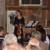 Der Förderkreis Ehemalige Synagoge Laudenbach lud zum zweiten Benefizkonzert der Karlstadter Künstler Maria Hussong (Violine) und Philip Hahn (Klavier) in die Synagoge Laudenbach ein. Der Vorsitzende des Förderkreises Georg Schirmer (links) bedankte sich bei den Künstlern.