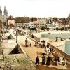 Diese Postkarte zeigt die Alte Mainbrücke im Jahr 1900. 27 Jahre später legte Kurt Tucholsky dem Heiligen Nepomuk einen Glückspfennig zu Füßen.  Foto: Private Sammlung Willi Dürrnagel