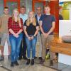 Die fünf prämierten Gesellen beim Wettbewerb „Die gute Form” auf Landkreisebene (von links): Rudolf Leobold, Jonas Bieber, Michaela Klein, Obermeister Michael Heusinger, Regina Reder, stellv. Obermeister Michael Werner und Lutz Behr.