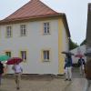An Stelle der inzwischen abgebrochenen Jägerhaus-Scheune (rechts) im Stadtteil Hellmitzheim könnte ein Zwillingshaus für zwei Kleinfamilien entstehen.