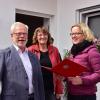 Große Ehre für den Schweinfurter SPD-Stadtrat und früheren Aufsichtsratsvorsitzenden des Bauvereins: Für sein kommunales Engagement bekam Thomas End von der bayerischen Landesvorsitzenden der SPD, Natascha Kohnen (rechts), die Helmut-Rothemund-Medaille verliehen. Das freute auch die Schweinfurter SPD-Landtagsabgeordnete Kathi Petersen.