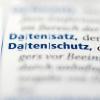Nicht nur große Unternehmen, auch Selbstständige und Ehrenamtliche müssen sich damit beschäftigen, wie sie mit Daten von Kunden und Mitarbeitern umgehen.
