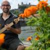 Michael Ende, Bassist von Letzte Instanz, am Kranenkai in Würzburg. Foto: Daniel Peter
