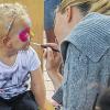 Bemalung nach Wunsch: Kinderschminken im Kinderdorf.