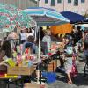 Buntes Treiben: der Kinderflohmarkt auf dem Baltasar-Neumann-Platz.