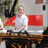 Sanitätsdienst auf der LGS: Wenn nötig, können Patienten mit der Trage abgeholt werden. Der Einsatz läuft Hand in Hand. Innerhalb weniger Minuten nach einer Alarmierung ist der Patient versorgt. Im Bild von links Carina Zolokowski, Regina Schulze und Matthias Neuhöfer Foto: Johannes Kiefer