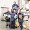 Ein kühler Ort in diesen heißen Zeiten: die Tiefkühlabteilung beim Lebensmittel-Großhandel Groma in Bad Neustadt Da brauchen (von links) Abteilungsleiter Jürgen Albert, Sven Hoch, Manfred Wehner und Andreas Ortloff (oben) sogar im Sommer dicke Klamotten.