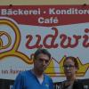 Rainer Ludwig (im Bild mit seiner rechten Hand Linda Sterzinger) hat für seine Bäckerei Insolvenz angemeldet. Das Unternehmen hat 22 Filialen, den Großteil davon in Schweinfurt und Umgebung.