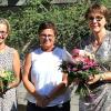 Schwerer Abschied: Schulverbandsvorsitzende Angelika Götz (Mitte) bedankte sich bei Schulleiterin Anja Erhart (links) und verabschiedete Sabine Heß.