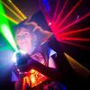 asertag: Ein Mann zielt in einem „Funcenter“ mit einem „Phaser“ auf einen Mitspieler (Symbolbild).  Das Landratsamt Schweinfurt hat der „Kart & Event GmbH“ in Oberwerrn verboten, zum Lasertag unter 16-Jährige zuzulassen. Der Betreiber klagt dagegen vor dem Verwaltungsgericht.