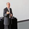 In seiner Begrüßung ging FHWS-Präsident Professor Dr. Robert Grebner ein auf den regionalen Bezug des Symposiums zum in Marktbreit geborenen Alois Alzheimer, der in Würzburg sein Studium absolvierte und Namensgeber dieser Demenzerkrankung wurde Foto: FHWS / Klein
