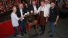 Traditionell erfolgt die Eröffnung des Brauereifestes der Ochsenfurter Kauzen Bräu mit dem Festbieranstich durch den Oberbürgermeister der Stadt Ochsenfurt Peter Juks. Im Bild (von links): Franziska Köhler (Tochter des Brauereichefs), Otto Resch (1. Braumeister), Karl-Heinz Pritzl (Brauereichef), Peter  Juks (Oberbürgermeister der Stadt Ochsenfurt), Günter Pieler (Gebietsverkaufsleiter der Ochsenfurter Kauzen Bräu), Jacob Pritzl (Assistent der Geschäftsleitung der Ochsenfurter Kauzen Bräu).