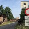 Das Teilstück des Mühlenwegs ab dem Sägewerk Hahn ist für den Durchfahrtsverkehr gesperrt. Dennoch wird der Weg rege frequentiert.