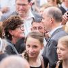 Kontaktaufnahme bei der Begrüßung: Bischof Franz Jung schüttelte zahlreiche Hände und führte viele Gespräche. Kontaktaufnahme bei der Begrüßung: Bischof Franz Jung schüttelte zahlreiche Hände und führte viele Gespräche.