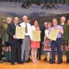 Bad Mitterndorf in der Steiermark und Röttingen verbindet seit 40 Jahren eine Partnerschaft. Zu diesen Anlass gab es Ehrungen (vorne von links) Bürgermeister Martin Umscheid, Altbürgermeister und Ehrenbürger Günter Rudolf, Christine Hubert und stellvertretenden Bürgermeister Josef Gessner.