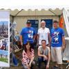 Das Bild zeigt den Schweinfurter Stand im Turnfestzentrum. Im Bild (stehend von links): Sachgebietsleiter Sport Winfried Horsch, Sportamtsleiter René Gutermann, Sportreferent Jürgen Montag und (unten von links) die Mitarbeiterinnen Heike Wagner und Angelika Metz.