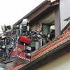 Mit Hilfe der großen Drehleiter der Mellrichstädter Feuerwehr erfolgte bei der Großübung in Roth auch die Personenbergung über ein Fenster des Dachgeschosses der Seniorenresidenz.