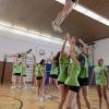 Höhenangst sollte man keine haben, wenn man Mitglied bei den Cheerleadern werden möchte.