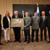 Der Bundeswehrstandort Veitshöchheim wurde im Sozialministerium ausgezeichnet: (von links) Brigadegeneral Helmut Dotzler, Staatsmininisterin Kerstin Schreyer, Volksbund-Landesvorsitzenden Wilhelm Wenning, Hauptmann Robert Heiland, Oberstabsgefreiter Domenic Hofer, Generalmajor a.D. Jürgen Reichardt und Volksbund-Bezirksvorsitzenden, Regierungspräsident Dr. Paul Beinhofer.