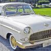 Alles Gold, was glänzt: Sämtliche Teile, die sonst verchromt waren, sind bei diesem Opel Kapitän vergoldet. Obendrein ist er das zweimillionste Fahrzeug, das im Jahr 1956 bei Opel vom Band gelaufen ist. Rund 9500 Mark hat das Schmuckstück damals gekostet. Am Wochenende ist es in Fladungen zu sehen.Foto: Tourist-information Fladungen
