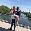 Pia Ighodaro und ihr Mann Destiny am Tag ihrer Hochzeit auf der Alten Mainbrücke in Ochsenfurt.