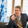 Markus Blume, Generalsekretär der CSU, sitzt in einem Besprechungsraum in der CSU Landesleitung.