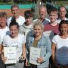 Sieger, Platzierte und Verantwortliche bei den unterfränkischen Tennismeisterschaften: (hinten von links) Werner Kisan (Oberschiedsrichter), Florian Schmitt (Turnierdirektor), Jakob Cadonau (2. Männer A), Wolfgang Rützel (Sieger Männer 60), Richard Vogt (Sieger Männer 50), Achim Demmer (2. Männer 60), Marco Appelmann (Sieger Männer 40), Andreas Spitz (Turnierorganisation), Mitte von links Jürgen Sroka (Vorsitzender TSC Heuchelhof), Filip Krolo (Sieger Männer A), Jürgen Fecher (2. Männer 50), Laurenz Link (Sieger Männer B), Sebastian Egidy (2. Männer B), Corinna Kaup (Siegerin Frauen 40), vorne von links: Jörg Dotzel (Bezirkssportwart), Anne Knüttel (Siegerin Frauen A), Aline Staudt (2. Frauen A), Veronique Appelmann (Siegerin Frauen 50), Ulrike Schott (2. Frauen 50), Daniela Götz-Hellmuth (2. Frauen 40).