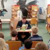 Für einen Klassiker hatte sich der Leiter des Schweinfurter Theaters Christian Kreppel im Alexander-von-Humboldt-Gymnasium entschieden. Er las aus Marc Twains „Tom Sawyer“.