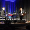 Vermag auch in Balladen zu begeistern. Kathy Kelly bei ihrem Konzert in der Oskar-Herbig-Halle, hier mit Pianist Andreas Recktenwald.