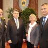 Im Kaisersaal in Ebrach wurde mit einem Festakt das Jubiläumsjahr „60 Jahre Jugendvollzug in der Justizvollzugsanstalt Ebrach (1958 - 2018)“ durch Bayerns Justizminister Winfried Bausback (2. von links) und JVA-Leiter Gerhard Weigand (rechts) offiziell eröffnet. Unter den Festgästen befanden sich auch Weigands Vorgängerin Renate Schöfer-Sigl und sein Vor-Vorgänger Hans Welzel (links).