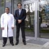 Arbeiten zusammen für die hausärztliche Versorgung in Niederwerrn: Dr. Hani Abueyada (links) und Dr. Abdulrahman Yassim.