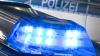 Symbolbild: Ein Blaulicht leuchtet auf dem Dach eines Polizeiwagens.