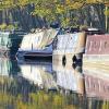 Hausboote auf einem Kanal im Londoner Stadtteil Camden
