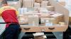 Verteilzentrum des Paketdienstes DHL. Wer im europäischen Ausland ein preisgünstiges Online-Angebot erwerben will, zahlt nicht selten horrende Paket- und Päckchen-Gebühren.
