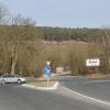 Hier an der Einmündung der Kreisstraße MSP 8 (von Himmelstadt kommend) in die Bundessstraße 27 soll aufgrund des hohen Verkehrsaufkommens eine Ampelanlage den Verkehr ordnen und das Überqueren der Bundesstraße erleichtern.