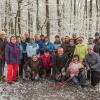 Auch zwei Jahrzehnte nach ihrer Gründung durch Zita Pabst (dritte von links) sind die Nordic-Walker im TTC Waldbrunn nach wie vor aktiv. Inzwischen leitet Erwin Weyrauther (zweiter von links) die Nordic-Walking-Gruppe, der auch TTC-Ehrenvorsitzender Leo Pabst und Alt-Bürgermeister Ludwig Götzelmann (hinten, Bildmitte) angehören.