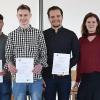 Jury, Ausbilder und Sieger-Team auf einen Blick: Im Bild von links Oliver Freitag (Jury), Stephan Walter (Jury), Martin Traub, Linus Klamt, Leon Bieber, Jacqueline Escher (IHK), Kirsten Krug (Ausbildungsleiterin bei Schum), Robert Panzner (Zentraleinkäufer Material und Dienstleistung bei Schum) und Anke Ames (Jury).