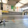 Ein Florett liegt in einer Trainingshalle im Tauberbischofsheimer Fechtzentrum.