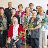 Die guten Seelen im Pfarrhaus: Die Berufsjubilarinnen der Pfarrhausfrauen zusammen mit der Vorsitzenden Karin Weber (links), Generalvikar Karl Hillenbrand (Dritter von links) und der Bundesvorsitzenden der Berufsgemeinschaft, Petra Leigers (rechts).