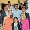 (faf)   Lisa Oberdorf und Henrich Steinmeister haben die Bruttowertungen des Turniers um den „Parfümerie Regina Golf Cup“ beim Golfclub Würzburg gewonnen. Insgesamt waren 105 Teilnehmer am Start, die auch für die gute Sache spielten: Eine Tombola zu Gunsten der Organisation „Hilfe im Kampf gegen Krebs e. V.“ erbrachten 1445 Euro. Das Bild von der Siegerehrung zeigt: (erste Reihe von links) Lisa Oberdorf (Bruttosiegerin und Sonderpreissiegerin „longest drive“), Theresa de Bochdanovits (Netto-B-Siegerin), Christina Renchen (Parfümerie Regina) sowie (zweite Reihe von links) Rudi May (Präsident GC Würzburg), Maximilian Mayer (Sonderpreissieger „longest drive“), Jürgen Renchen (Parfümerie Regina) und (dritte Reihe von links) Henrich Steinmeister (Bruttosieger), Walter Malcherek (Netto-C-Sieger) und (vierte Reihe von links) Philipp Schubert (Netto-A-Sieger), Ivan Benny Saputera (Sonderpreissieger „nearest to the pin“) sowie (fünfte Reihe von links) Caterina Steeg (Sonderpreissiegerin „nearest to the pin“), Robert Großkopf (Manager GC Würzburg).