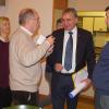 Interessierte Zuhörer gab es beim Informations- und Diskussionsabend zum Thema "Ehe für alle" in Estenfeld. Auch nach dem offiziellen Teil stellte sich Bundestagsabgeordneter Paul Lehrieder (CSU, Bildmitte) den Gesprächen.
