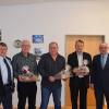 Besondere Ehrungen auf dem Neujahrsempfang in Saal: Zweiter Bürgermeister Helmut Rittweger (links) und Bürgermeister Norbert Bauer (rechts) überreichten Präsente an (von links) Horst Knobling, Werner Reichert und Reinhold Albert.