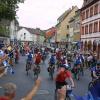 2. August 2009: Die BR-Radl-Tour machte in Kitzingen Station. Die Einfahrt der 1100 Radler war auch für die Zuschauer ein Erlebenis. Neun Jahres später kommt die Tour auf den Tag genau wieder nach Kitzingen.